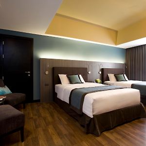 Hailey And Meagan'S Nook At F1 Hotel Manila Residential Suite At Bgc Near St Luke'S